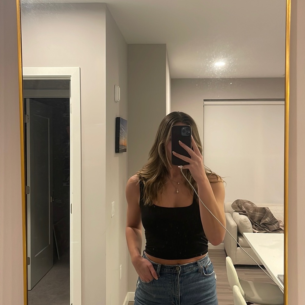Cropped black tank